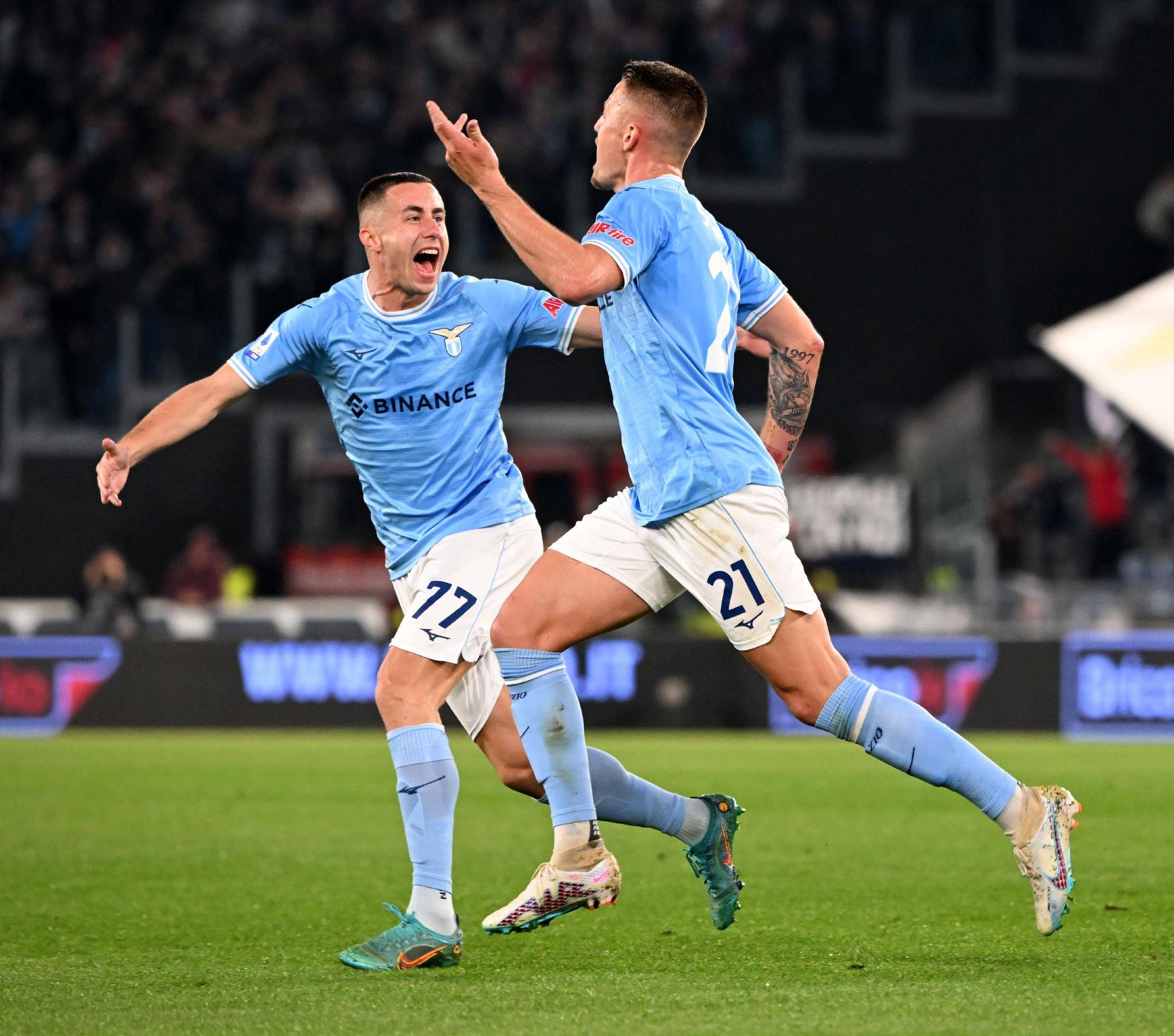 激烈的比赛：一场重要的国际足球比赛即将展开